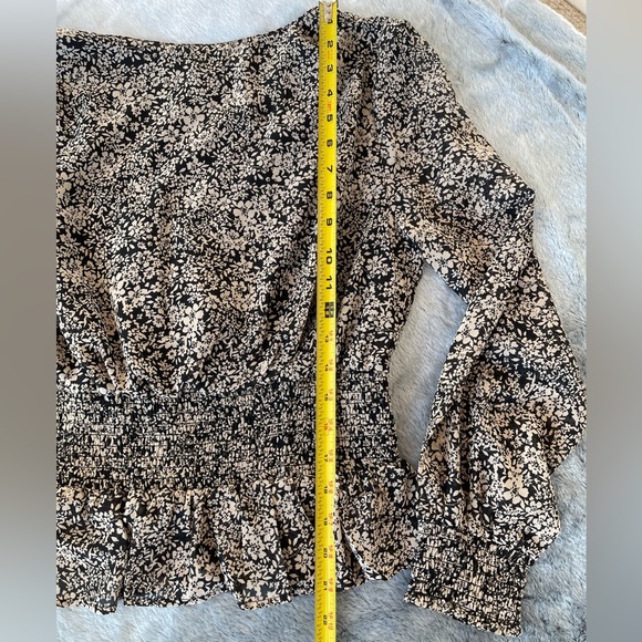 Jopna Top with Elastic Waist and Peplum Cross Front in Black and Tan Floral. - Picture 6 of 11